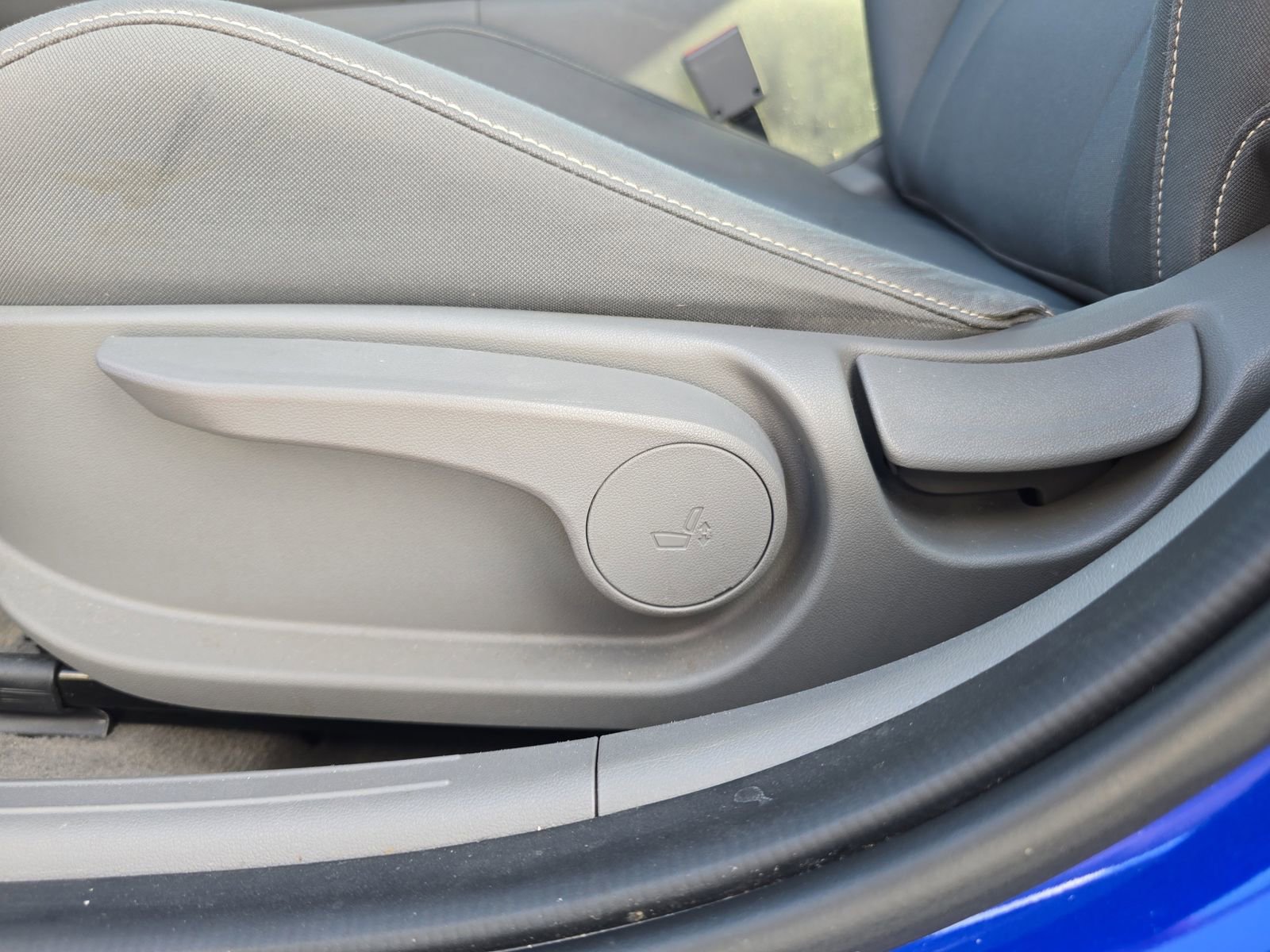 Used 2023 Hyundai Elantra SEL w/ Convenience Package image 15