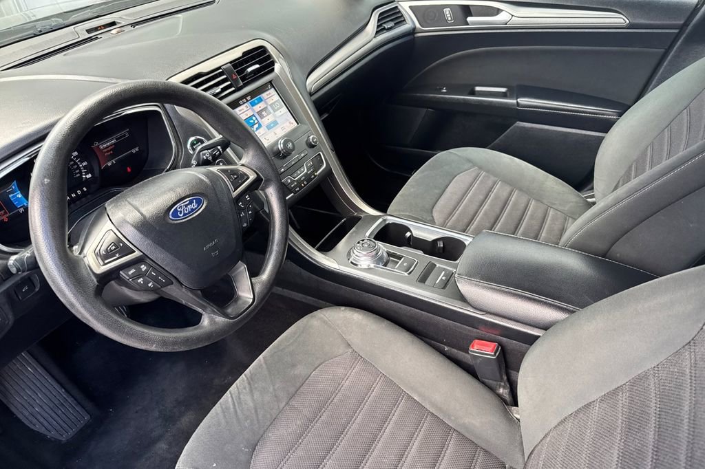 Used 2019 Ford Fusion SE FWD image 10