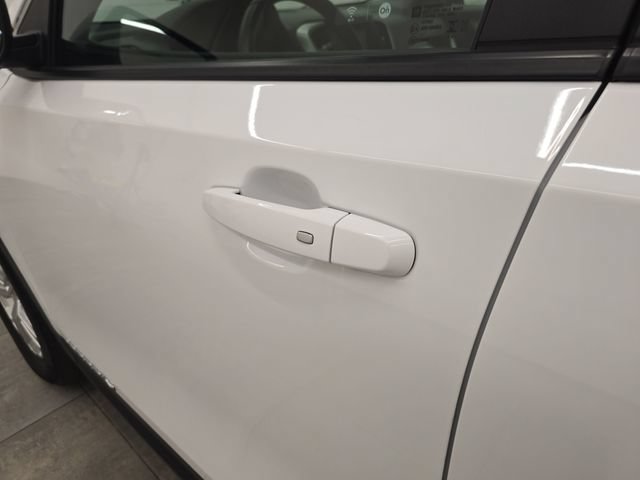 Used 2024 GMC Terrain SLE FWD image 17