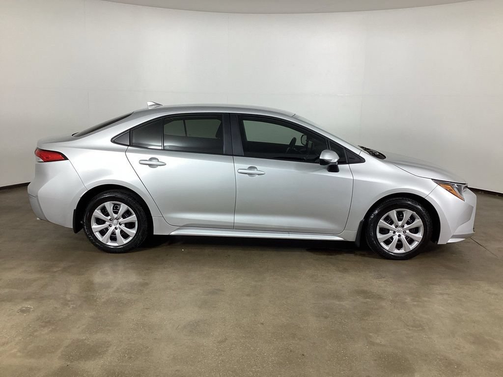 Used 2025 Toyota Corolla LE FWD image 4