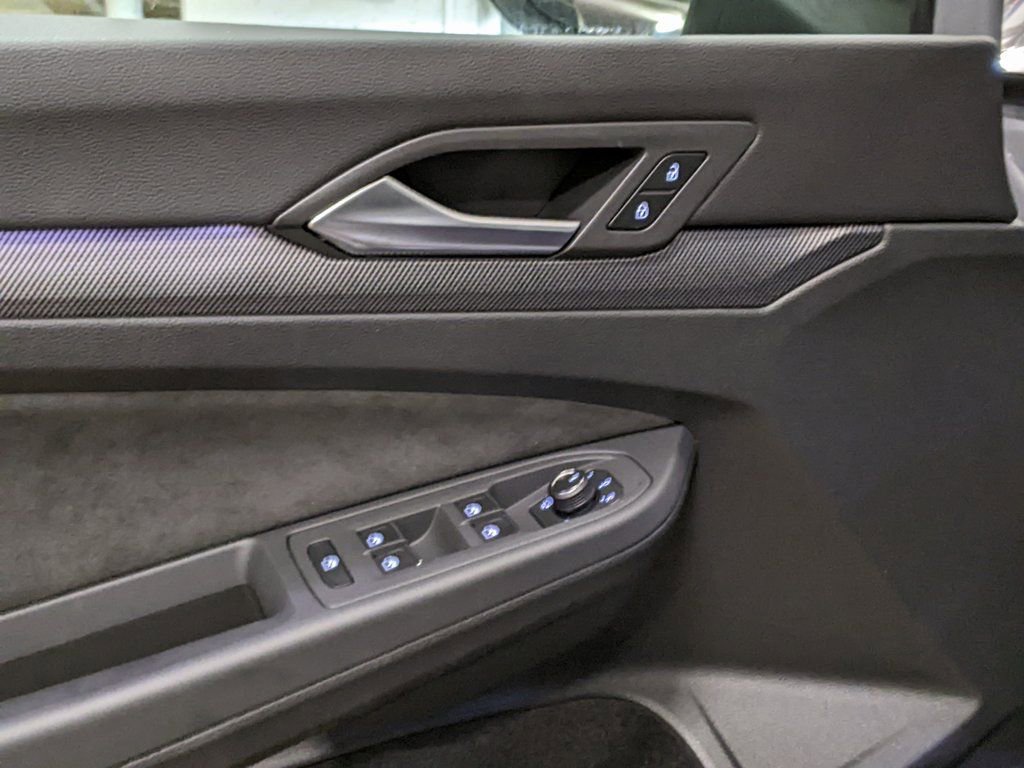 New 2026 Volkswagen GTI SE FWD image 10