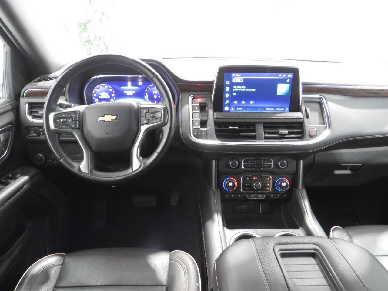 Used 2023 Chevrolet Suburban Premier RWD image 8