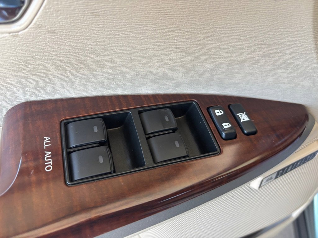 Used 2011 Toyota Venza w/ Leather Pkg FWD image 19