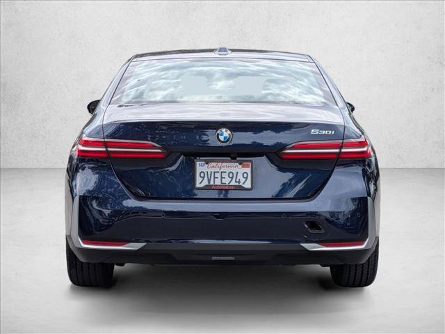 Used 2026 BMW 530i w/ Premium Package RWD image 7