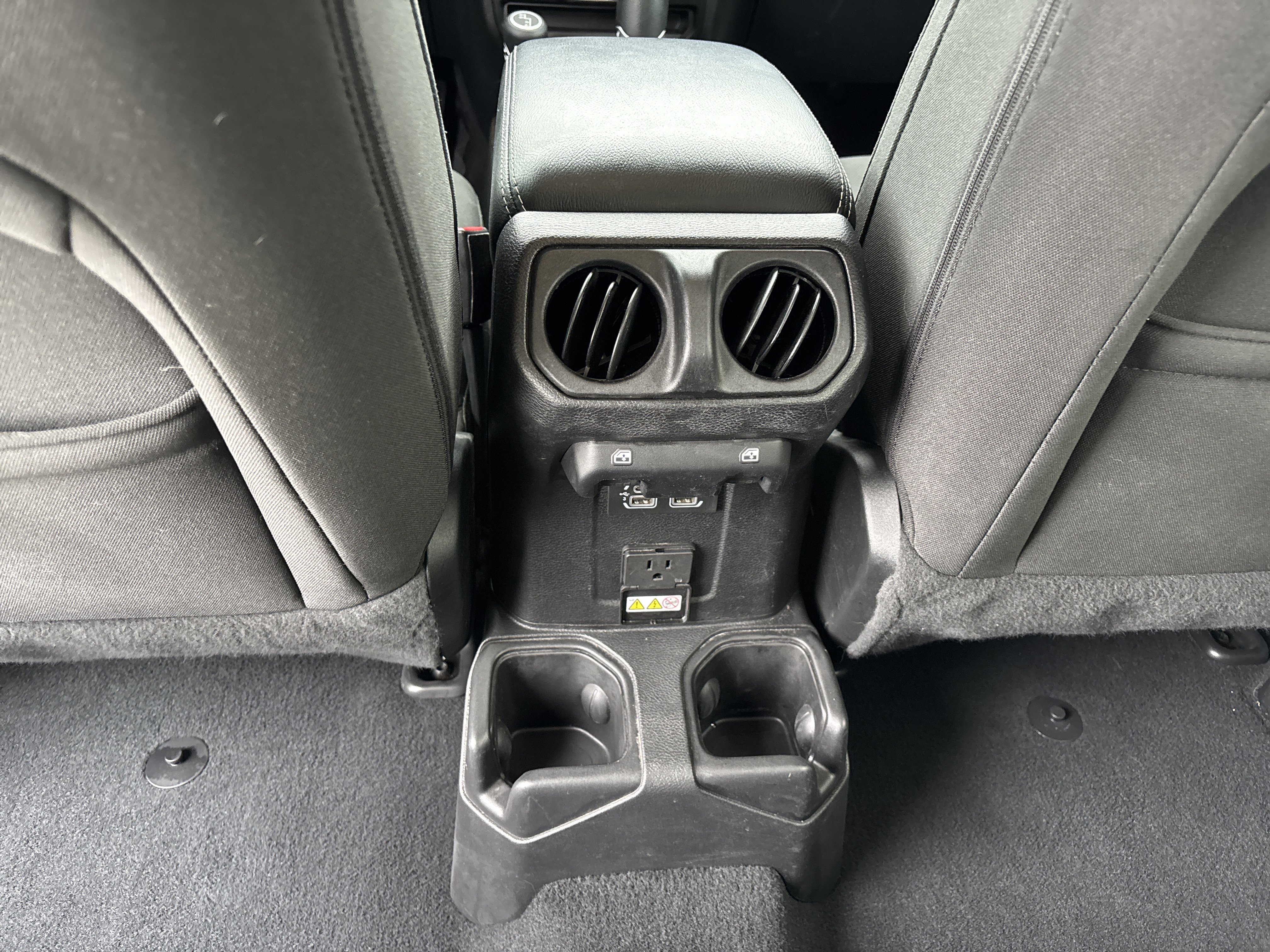 Used 2020 Jeep Wrangler Unlimited Sahara w/ Dual Top Group AWD/4WD image 31