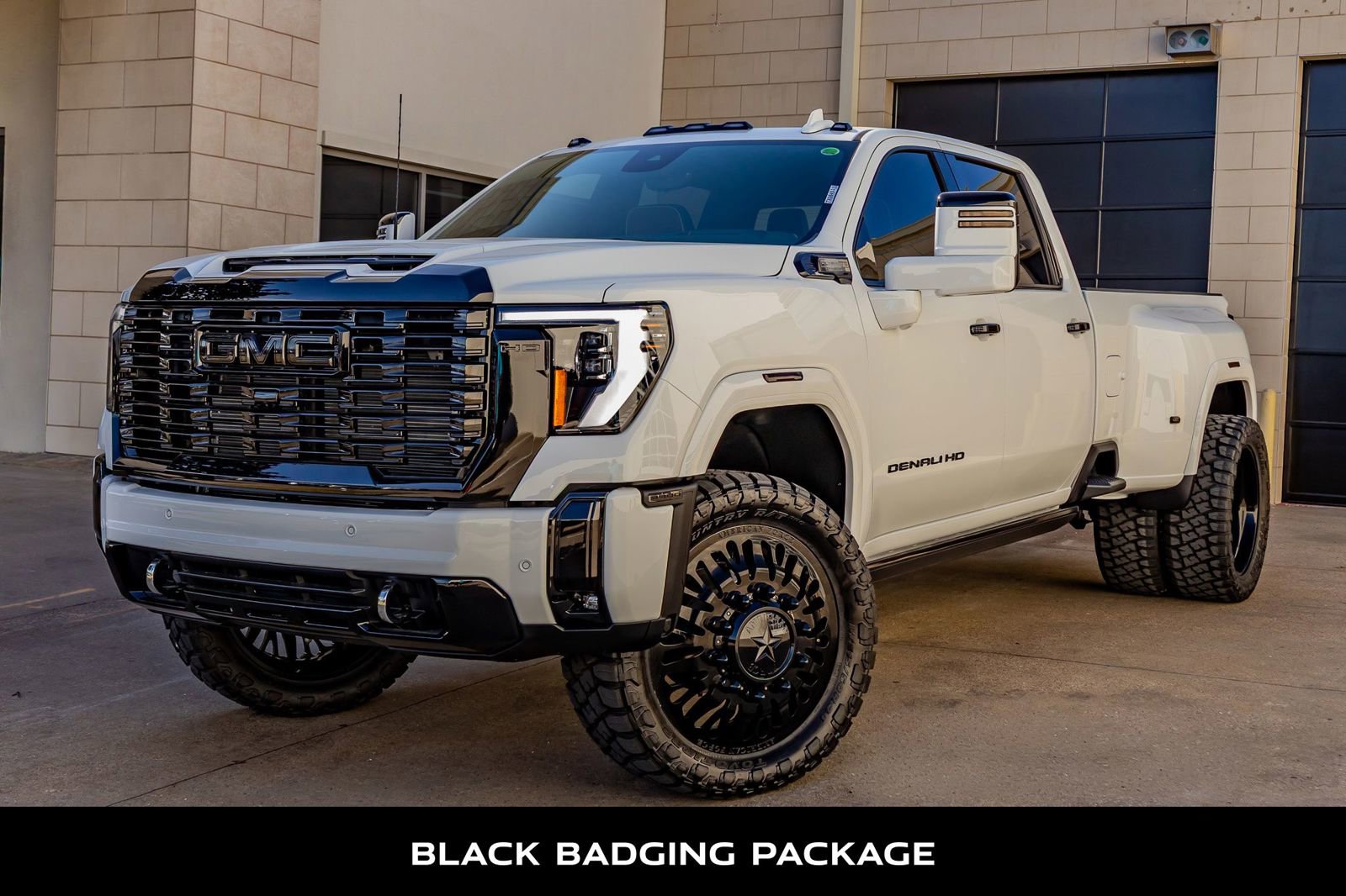 Used 2026 GMC Sierra 3500 Denali Ultimate w/ LPO, Black Badging Package image 5