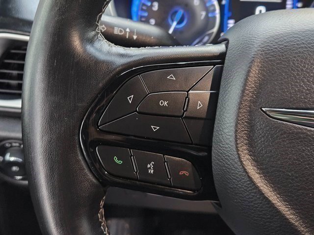 Used 2020 Chrysler Pacifica Touring-L w/ S Appearance Package image 17