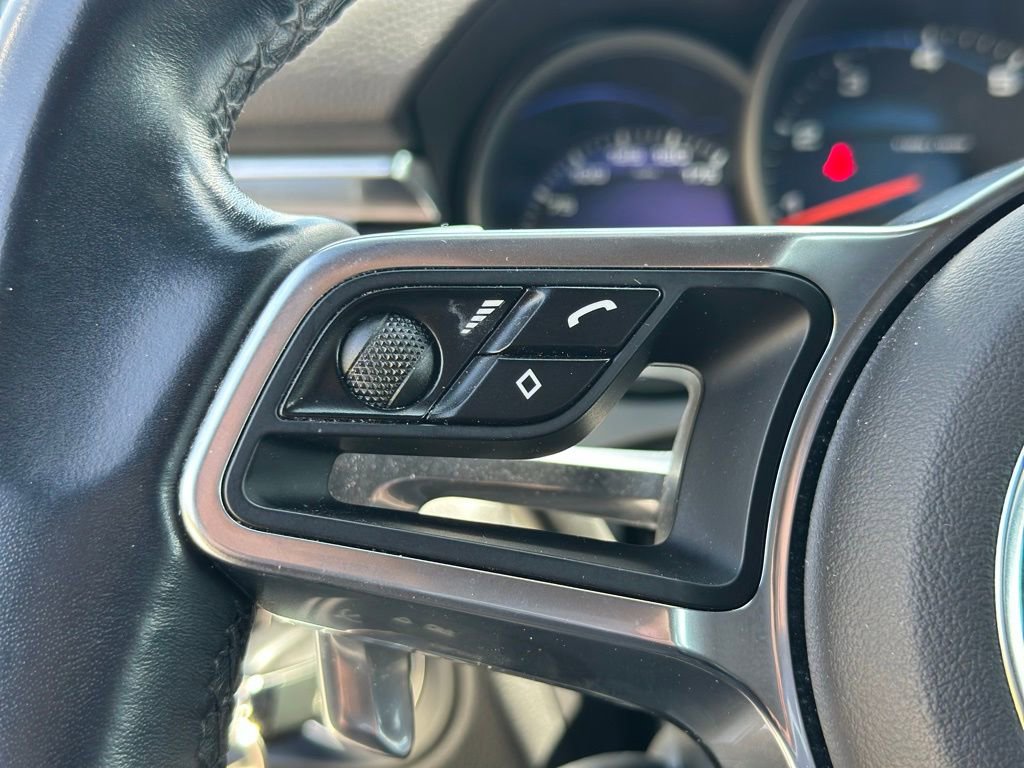 Used 2018 Porsche Macan AWD/4WD image 30