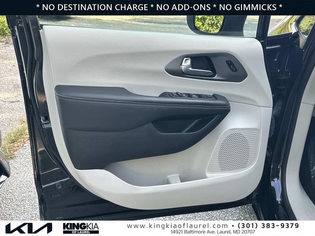 Used 2023 Chrysler Pacifica Touring-L FWD image 19