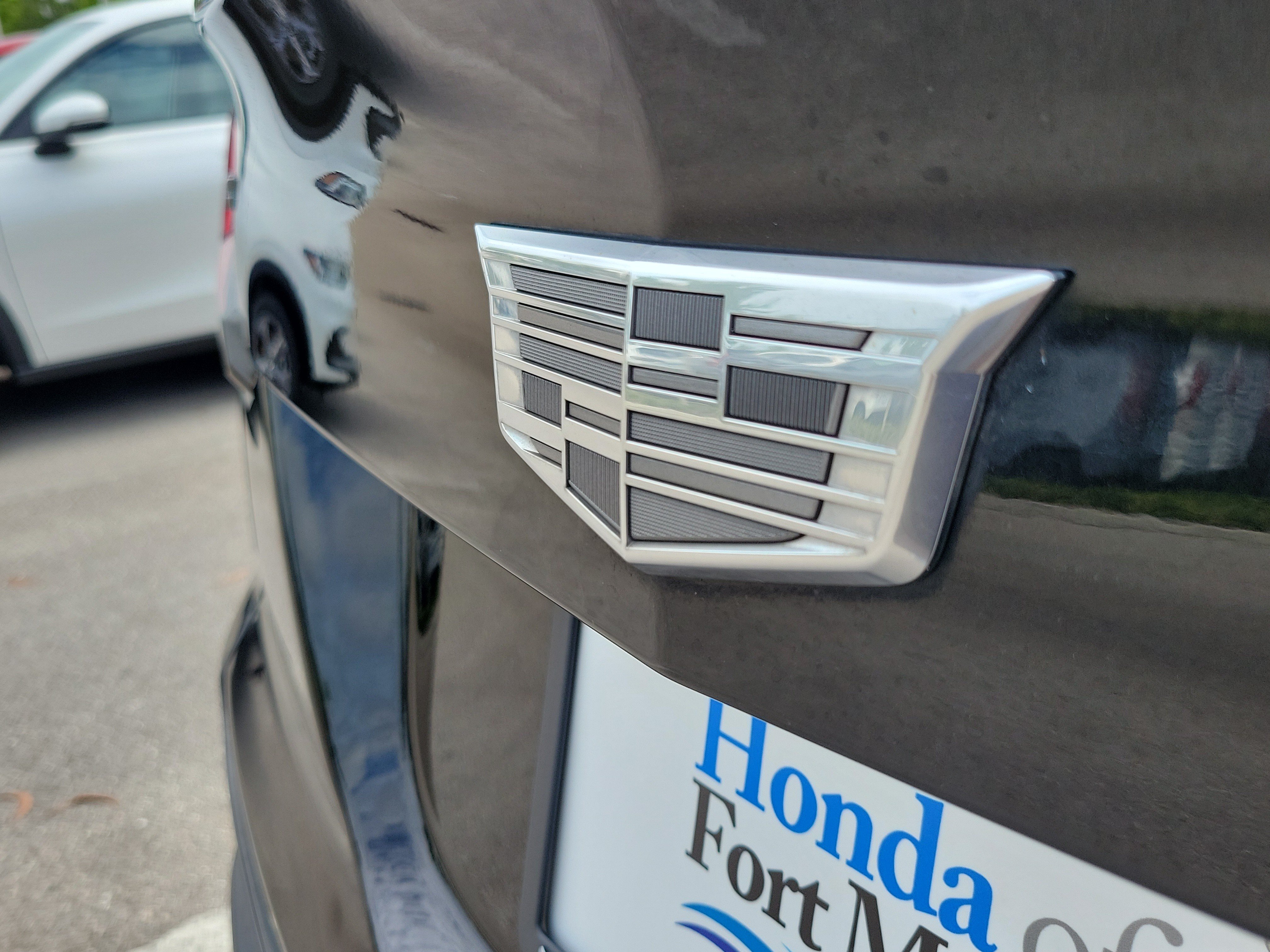 Used 2021 Cadillac XT4 Premium Luxury w/ LPO, Radiant Package FWD image 8