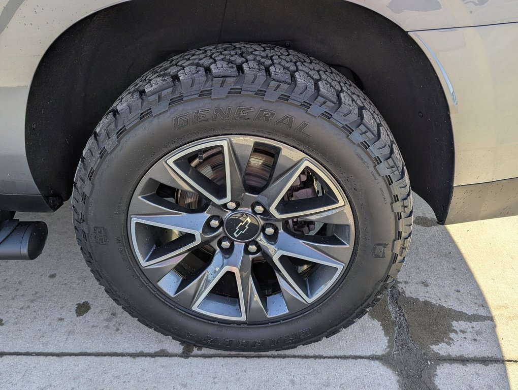 Used 2022 Chevrolet Suburban Z71 w/ Luxury Package image 15