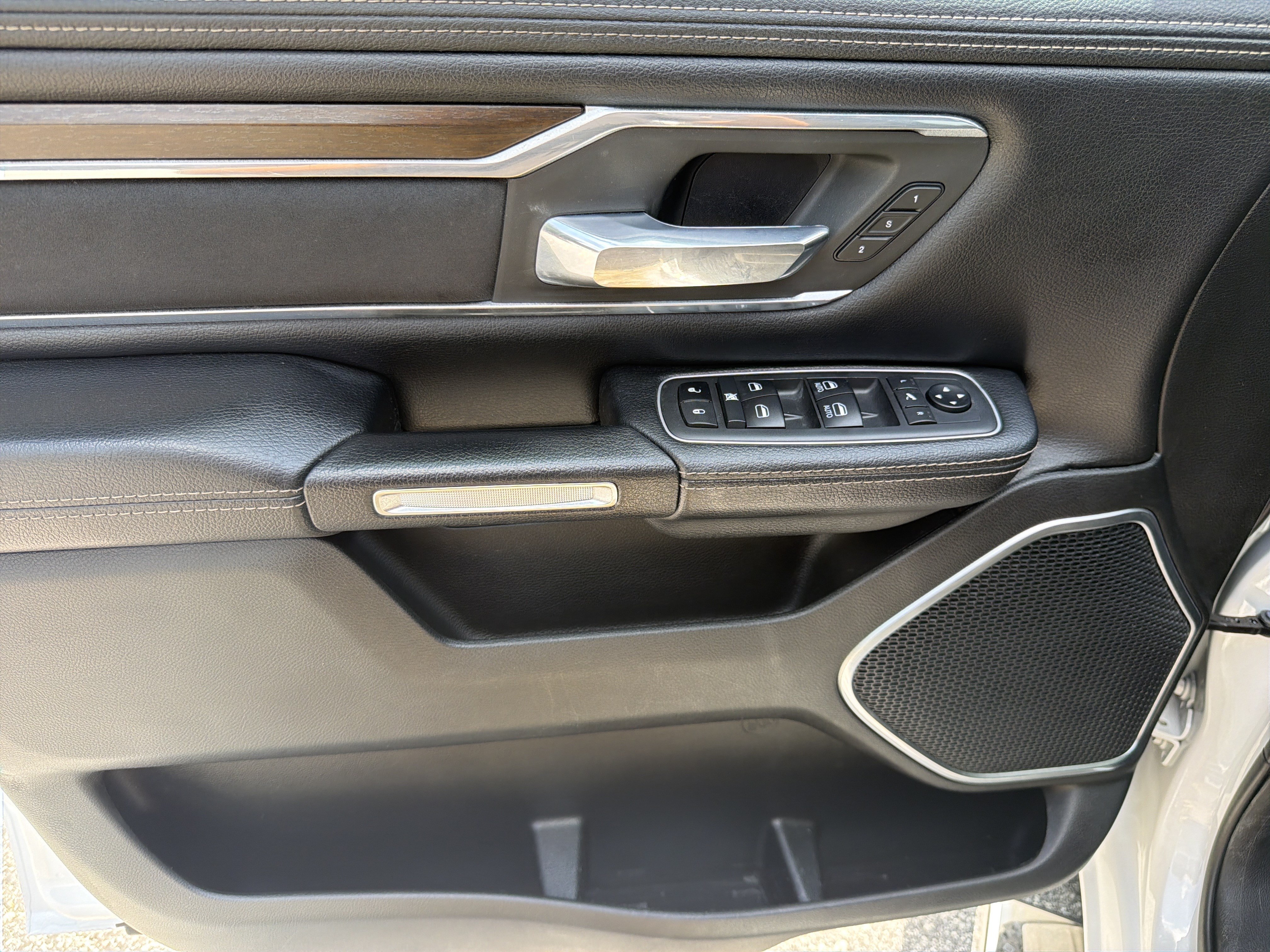 Used 2021 RAM 1500 Laramie AWD/4WD image 11