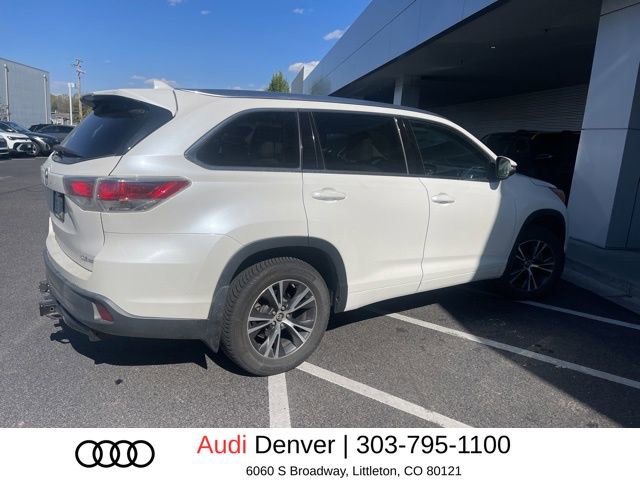 Used 2016 Toyota Highlander XLE AWD/4WD image 3