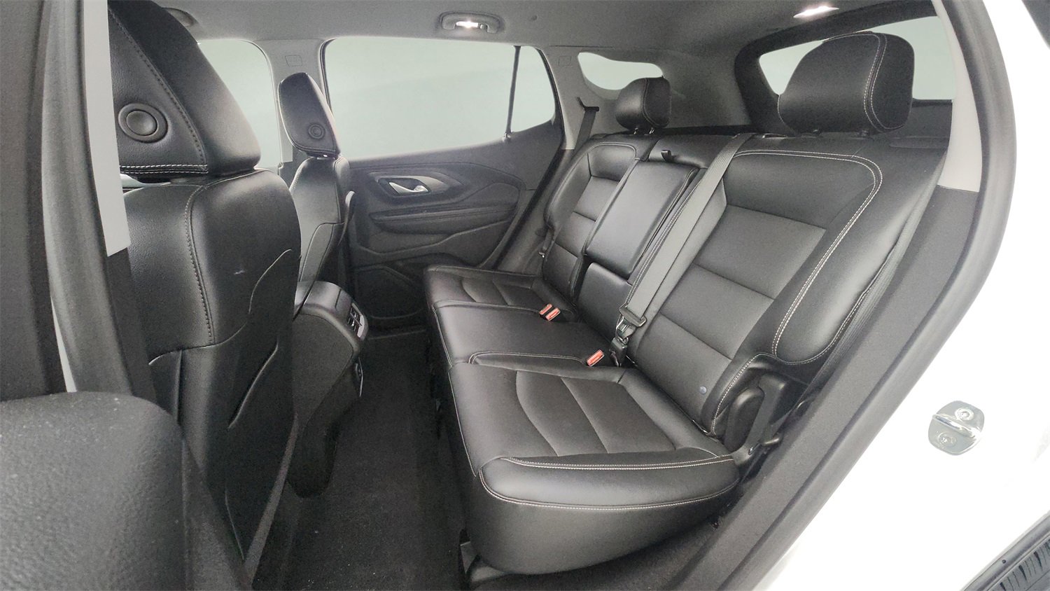 Used 2023 GMC Terrain SLT image 23