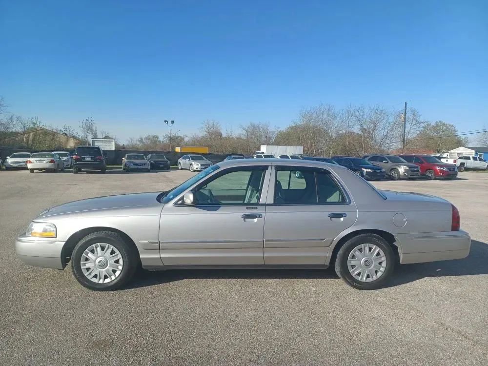 Used 2004 Mercury Grand Marquis GS RWD image 2