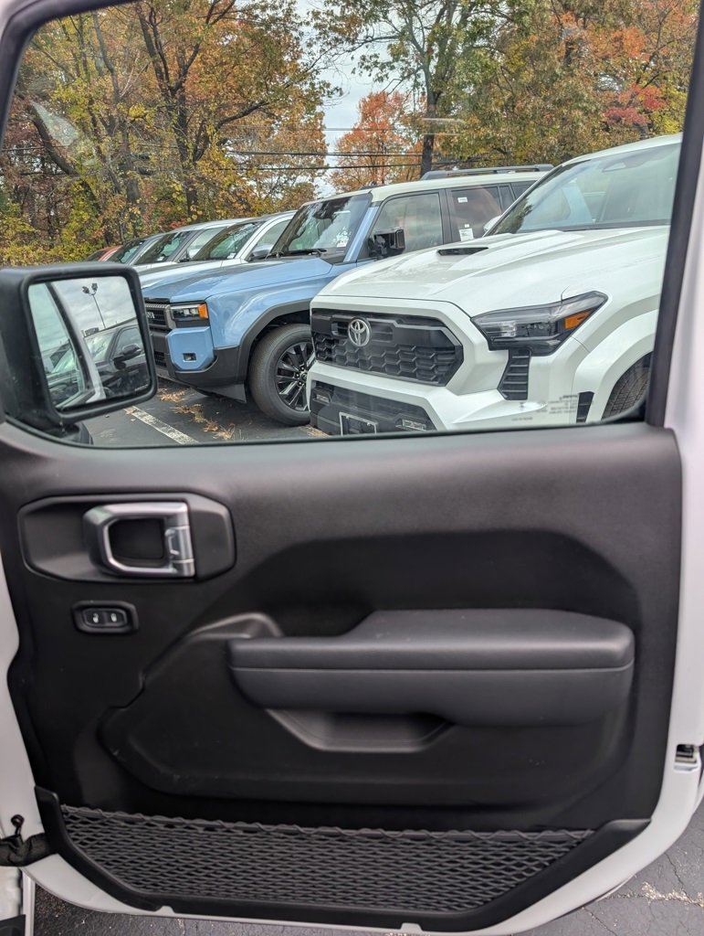 Used 2025 Jeep Wrangler Sport image 18