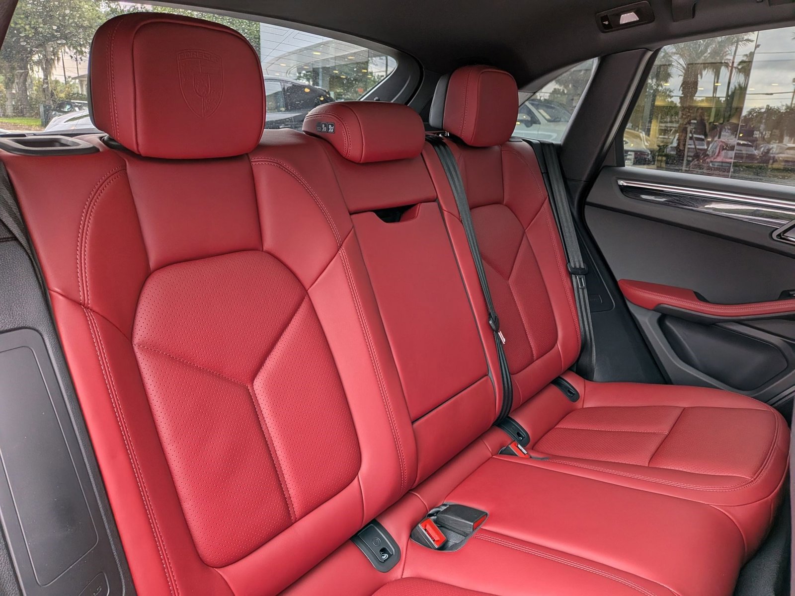 Certified 2025 Porsche Macan AWD/4WD image 22