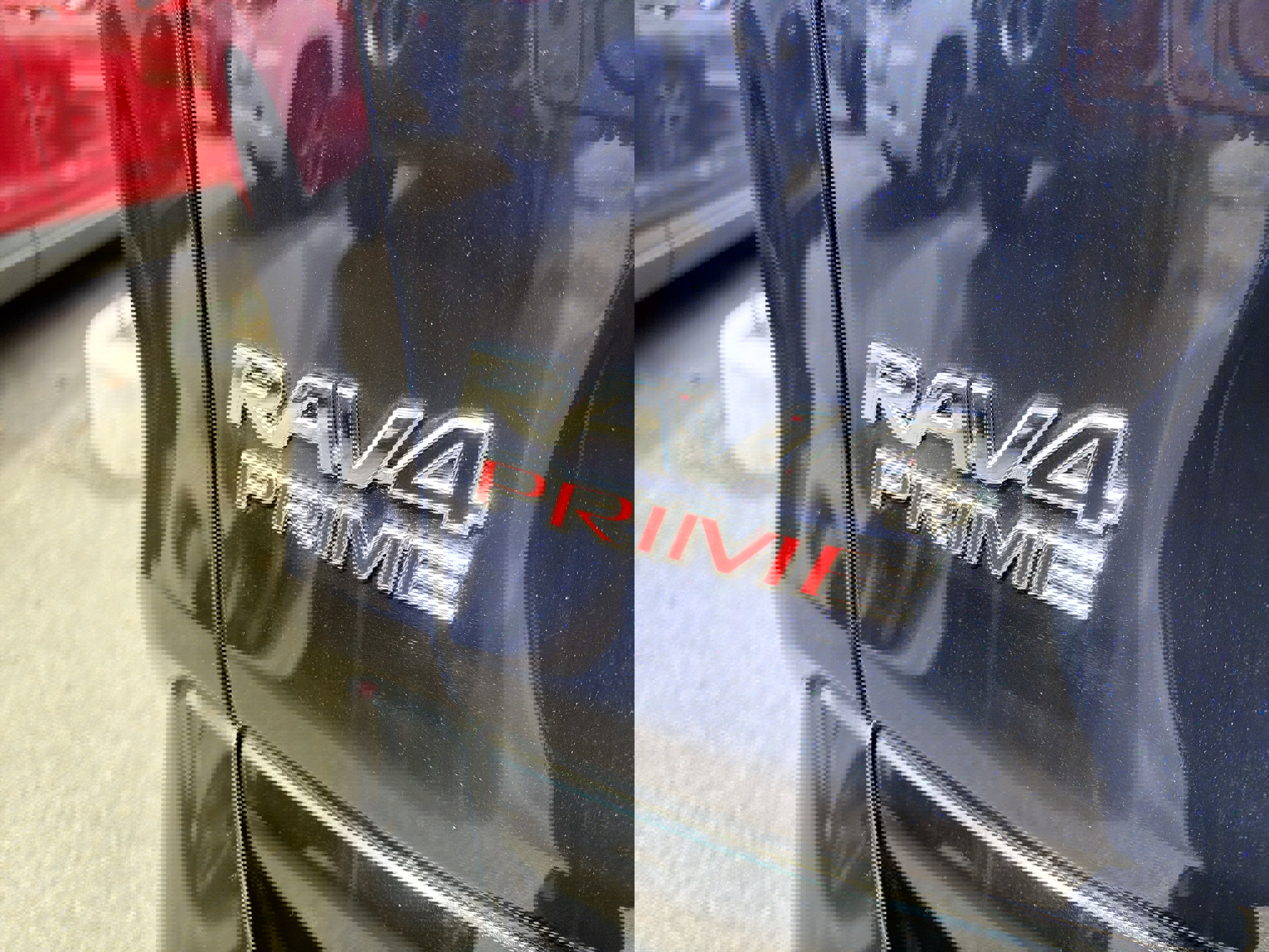 Used 2024 Toyota RAV4 SE w/ Weather & Moonroof Package image 7