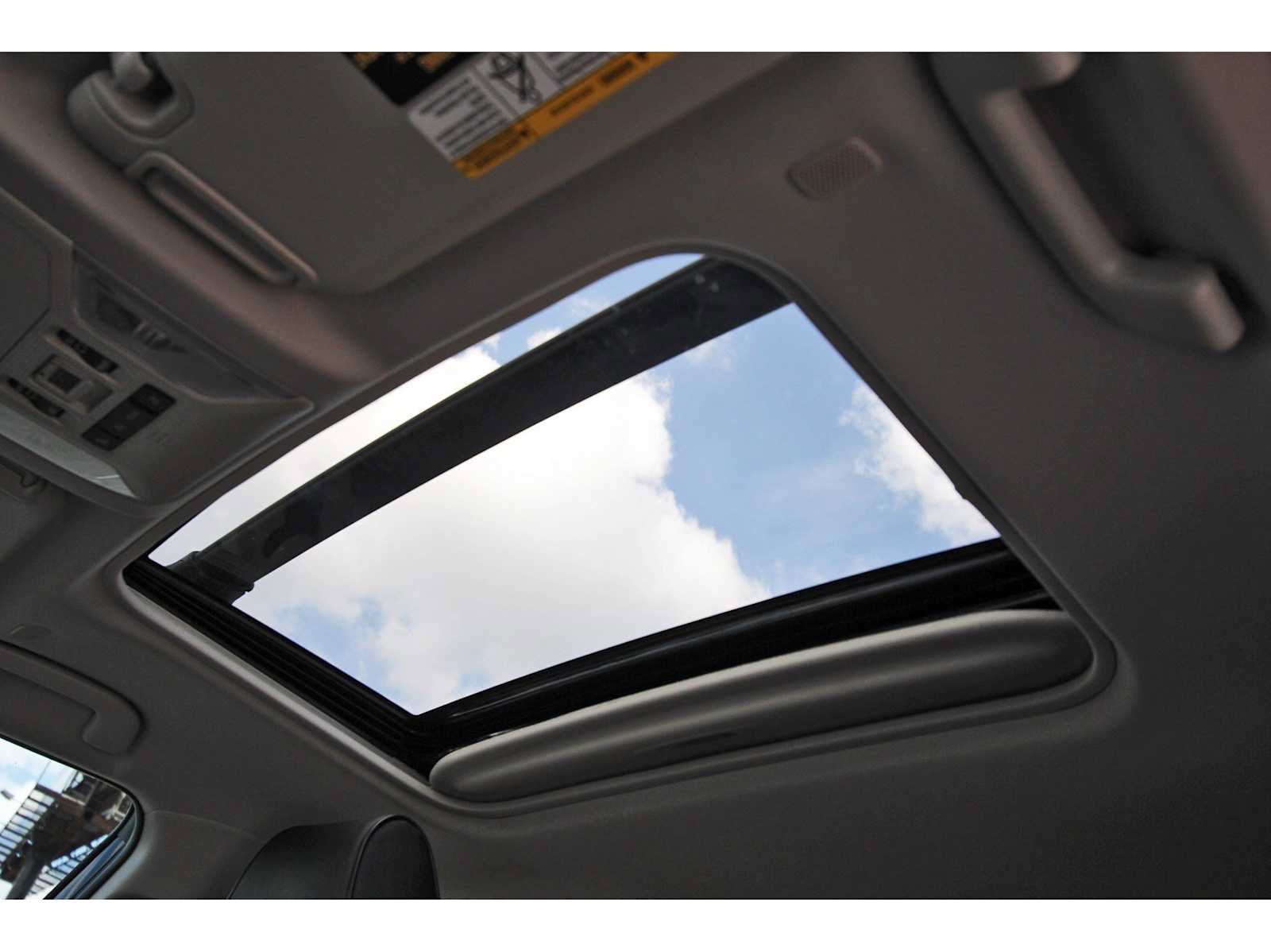 Used 2025 Toyota RAV4 XLE w/ Convenience Package FWD image 27