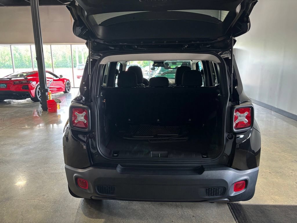 Used 2020 Jeep Renegade Latitude w/ Cold Weather Group AWD/4WD image 7