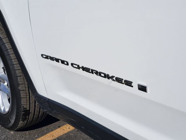 Used 2023 Jeep Grand Cherokee Laredo image 31