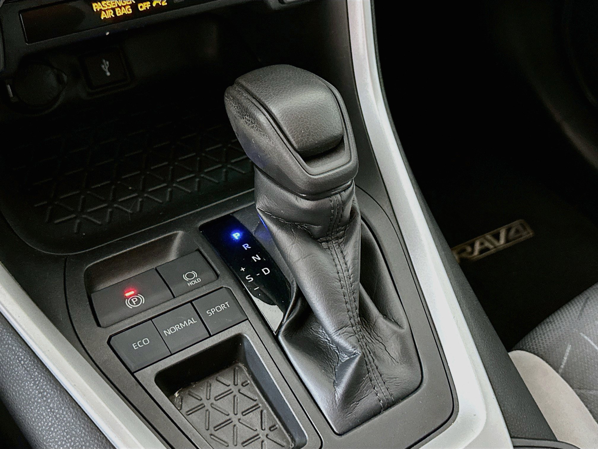 Used 2020 Toyota RAV4 XLE w/ Convenience Package FWD image 24