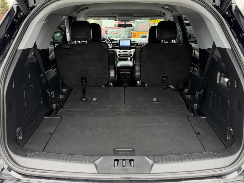 Used 2022 Ford Explorer XLT w/ Equipment Group 202A image 6