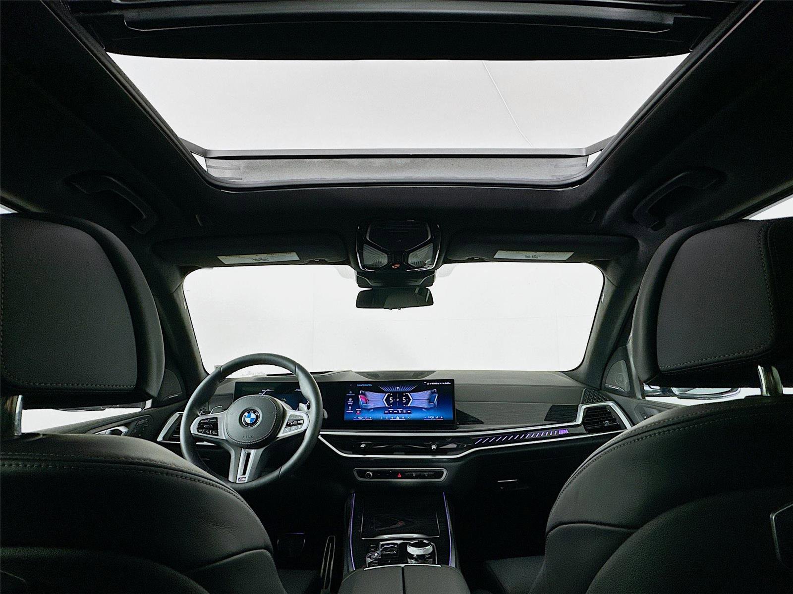 Used 2025 BMW X7 M60i w/ Executive Package image 23