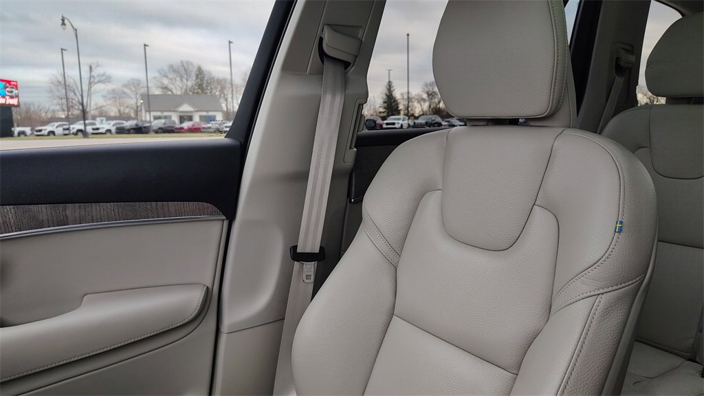 Certified 2024 Volvo XC90 T8 Plus w/ Protection Package Premier image 24