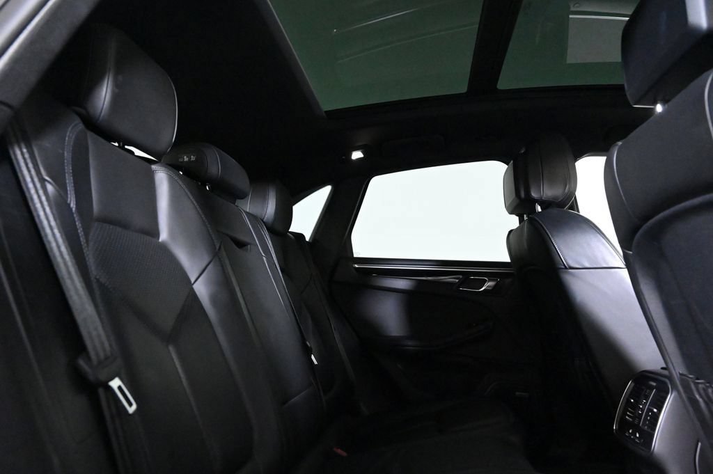 Certified 2018 Porsche Macan S AWD/4WD image 19