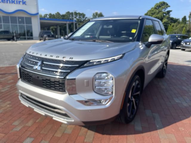 Used 2025 Mitsubishi Outlander SE AWD/4WD image 1