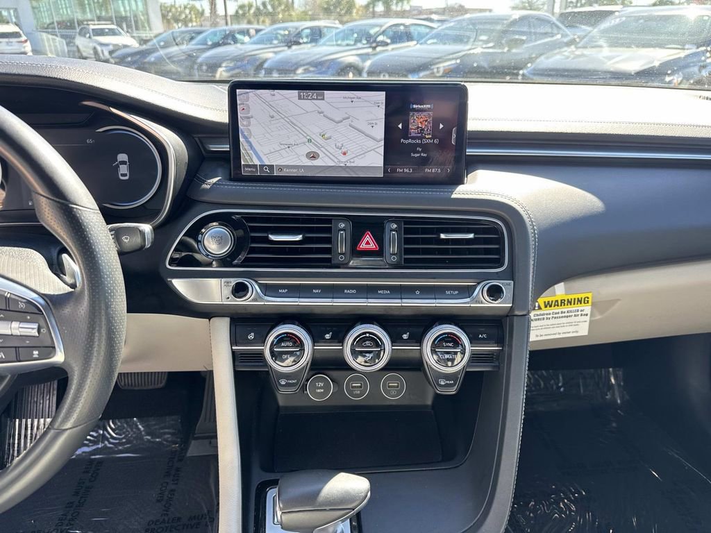 Used 2023 Genesis G70 2.0T image 25