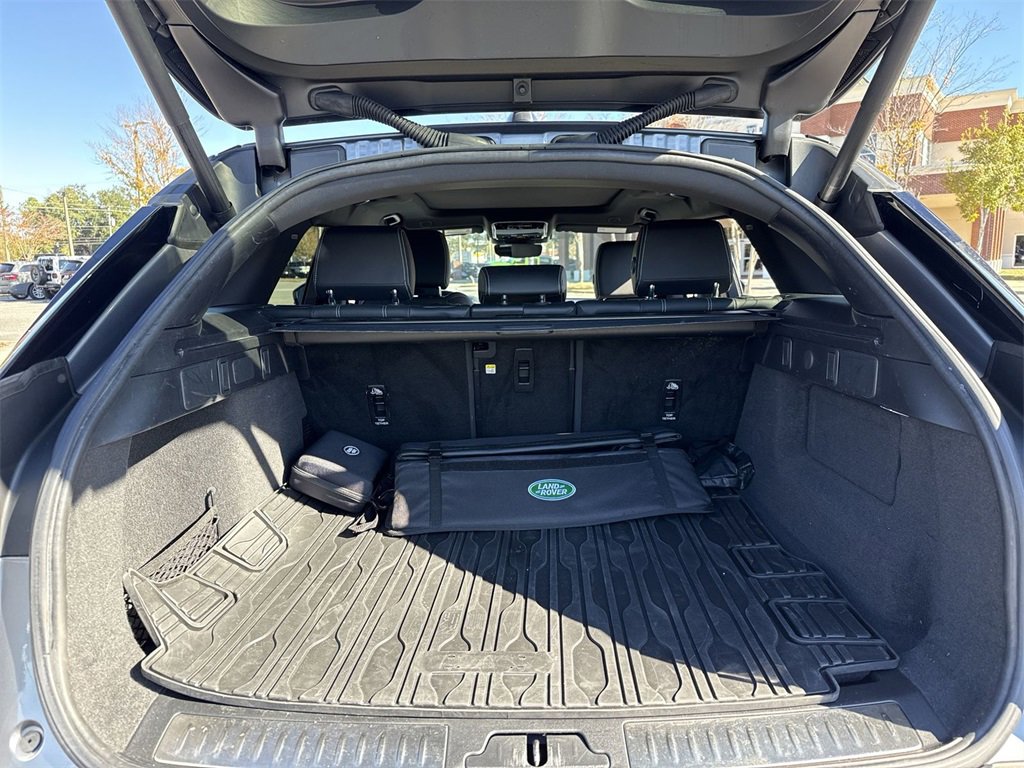 Used 2022 Land Rover Range Rover Velar R-Dynamic S image 25