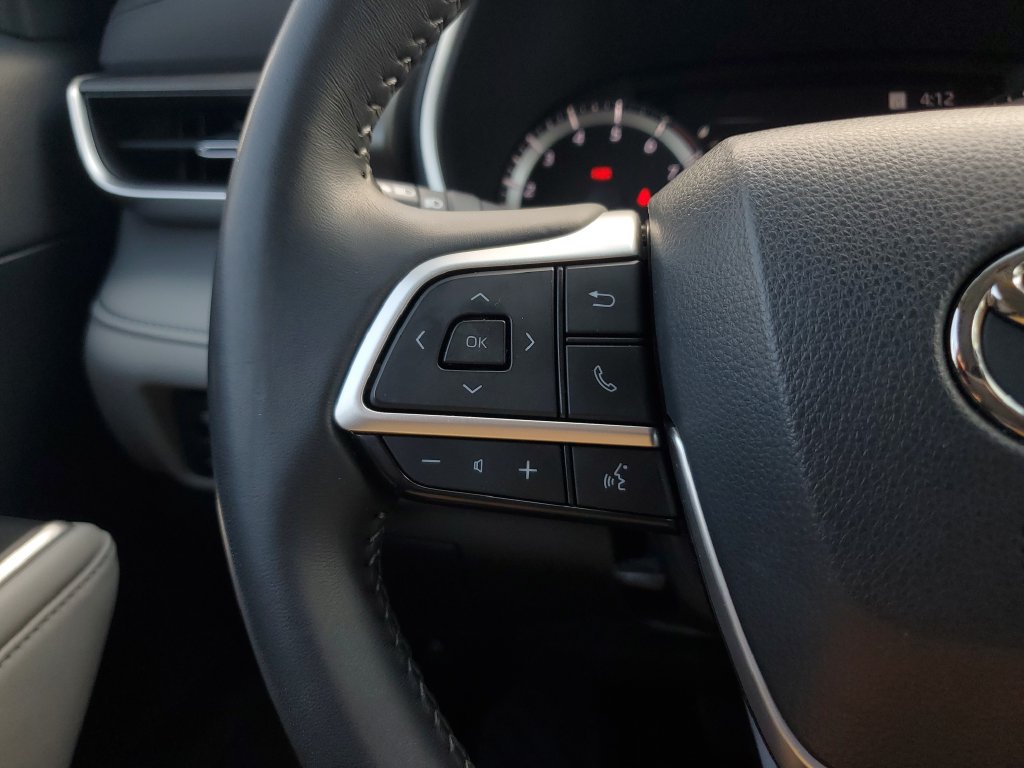 Used 2023 Toyota Highlander XLE FWD image 21
