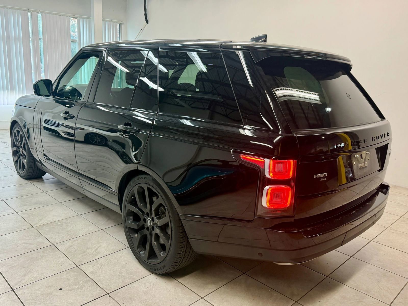 Used 2020 Land Rover Range Rover HSE image 7