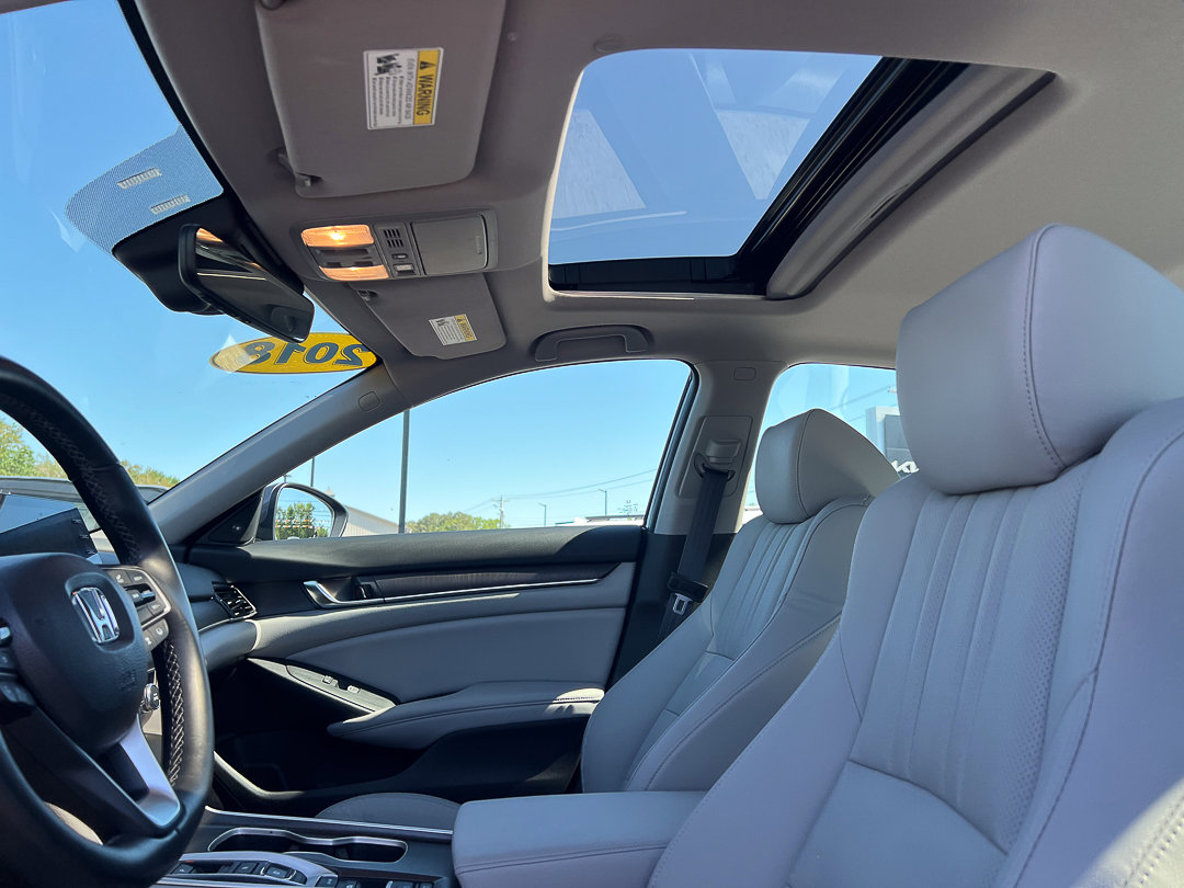 Used 2018 Honda Accord Touring image 24