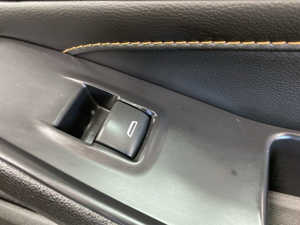 Used 2021 Chevrolet Traverse LT image 25