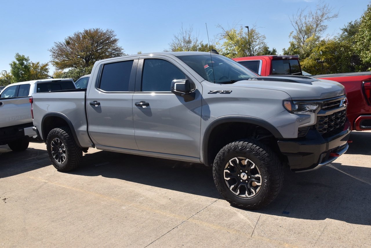 Used 2024 Chevrolet Silverado 1500 ZR2 w/ Technology Package AWD/4WD image 5