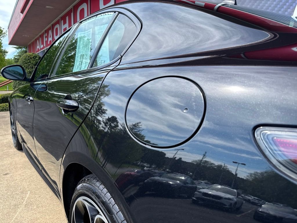 Used 2024 Alfa Romeo Giulia AWD image 20