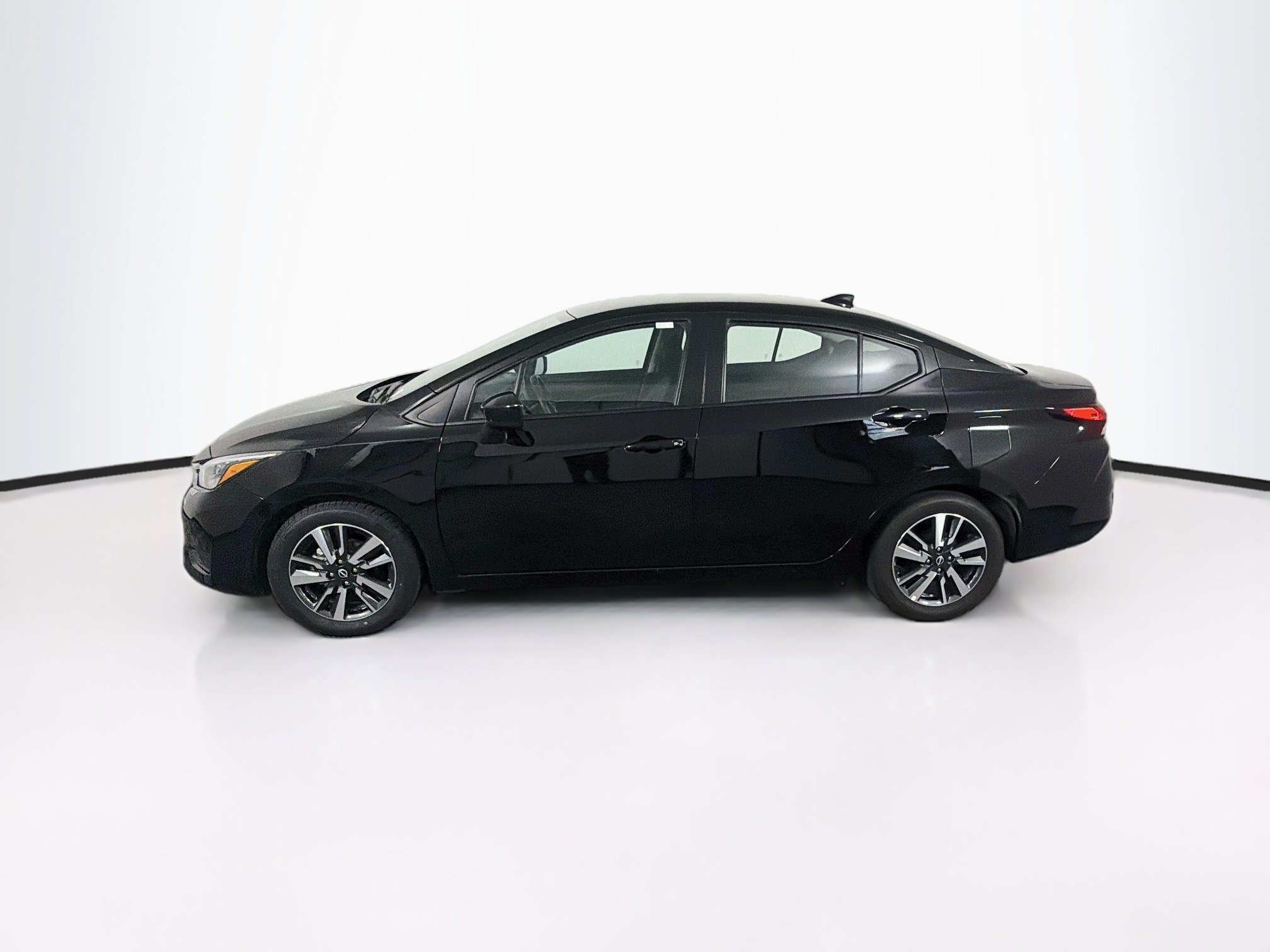 Used 2025 Nissan Versa SV FWD image 4