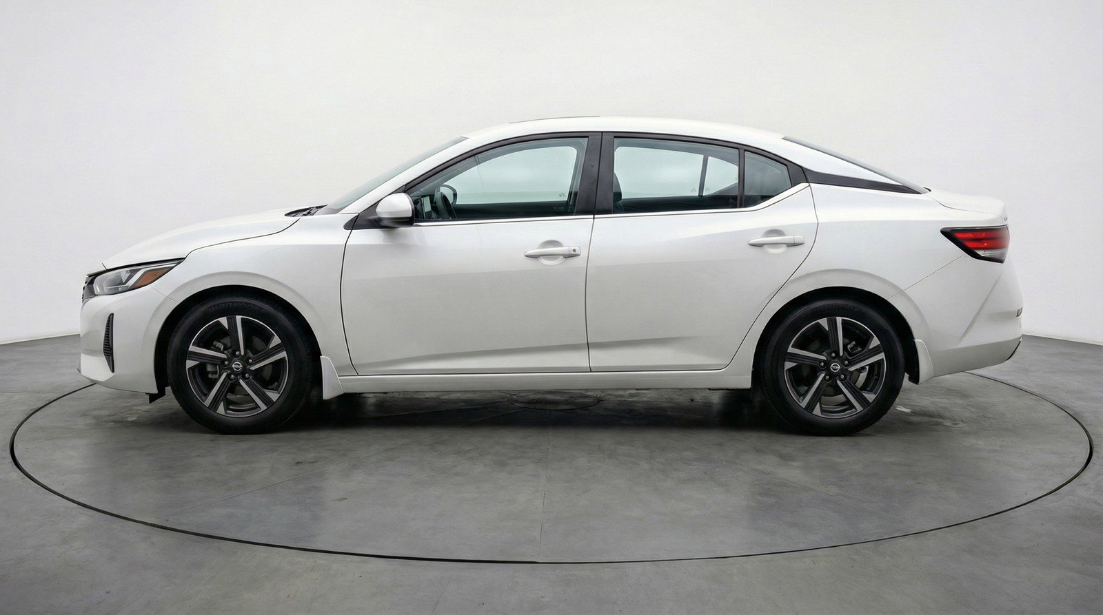 Used 2025 Nissan Sentra SV FWD image 5