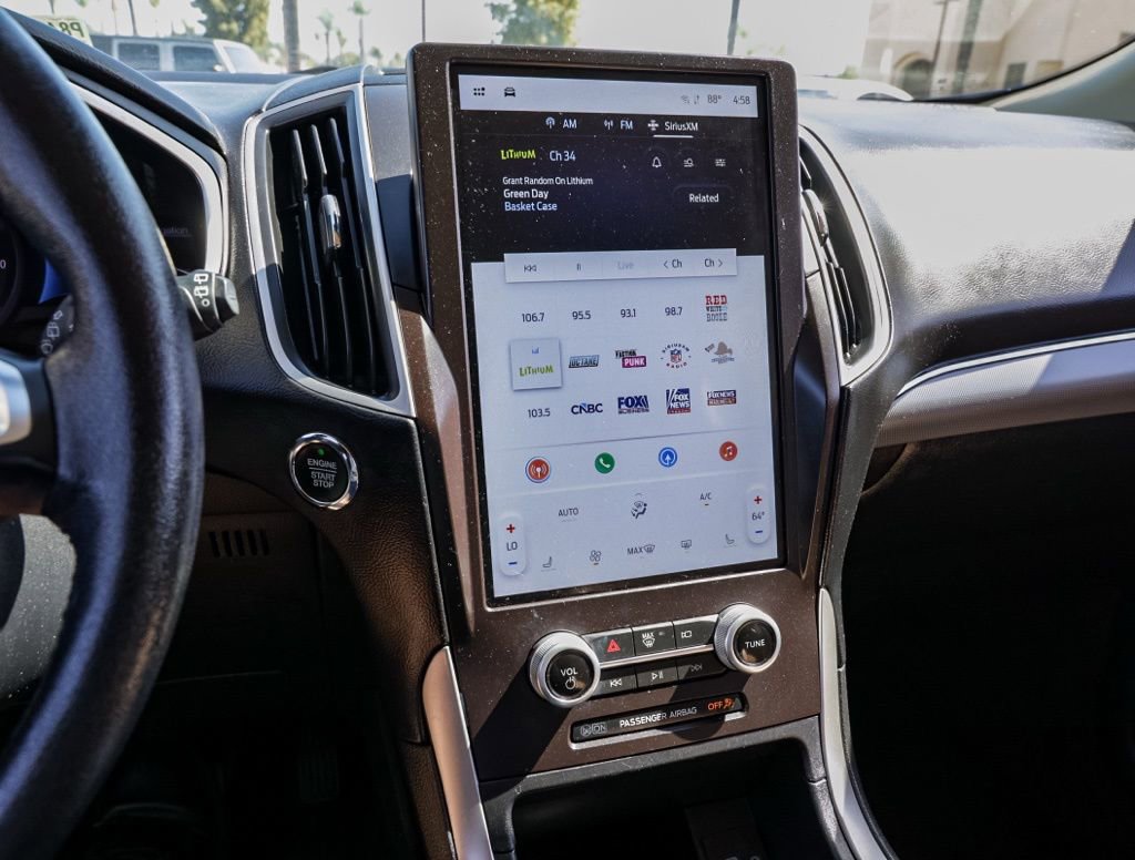 Used 2021 Ford Edge SEL image 25