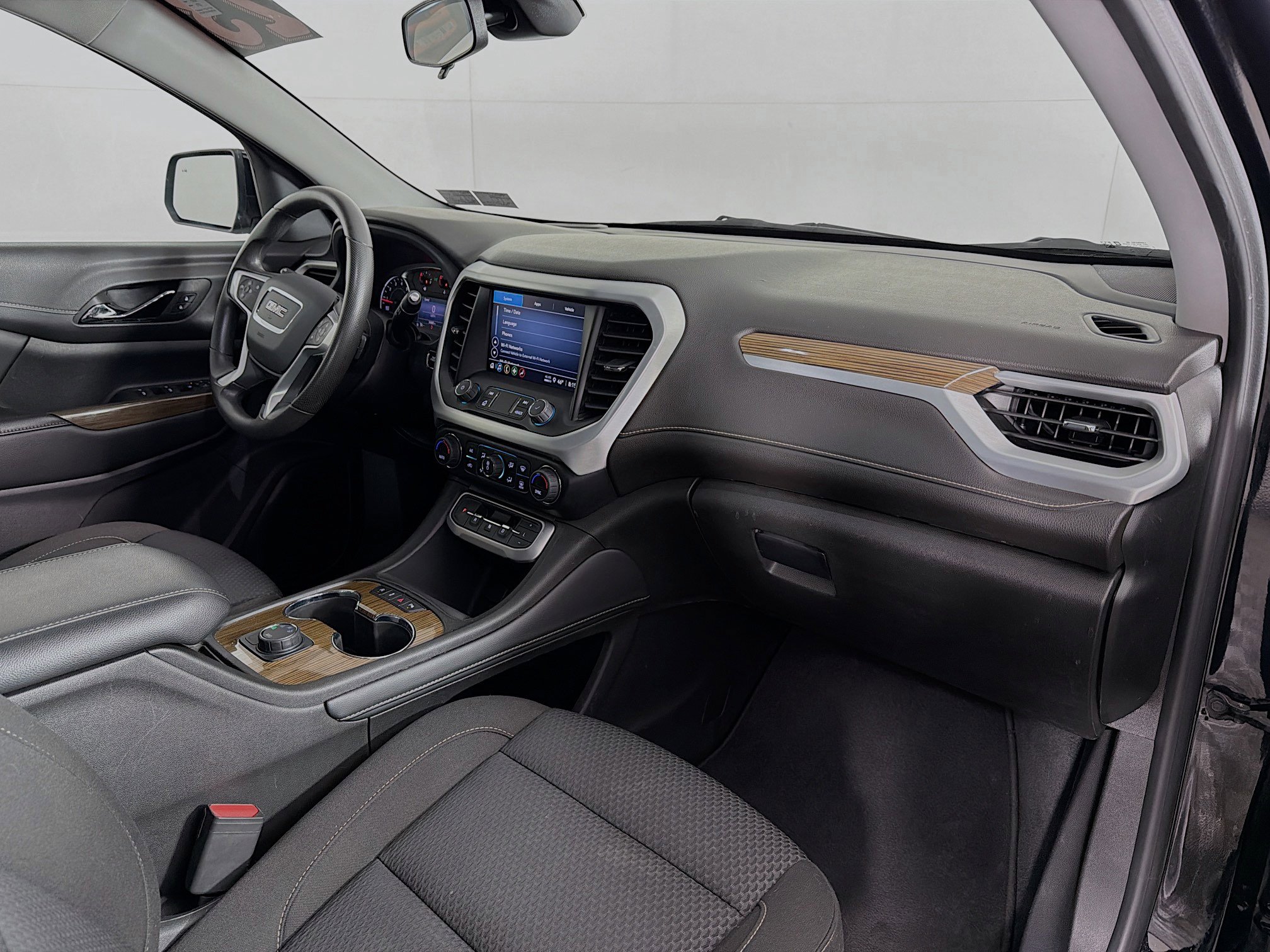 Used 2023 GMC Acadia SLE image 28