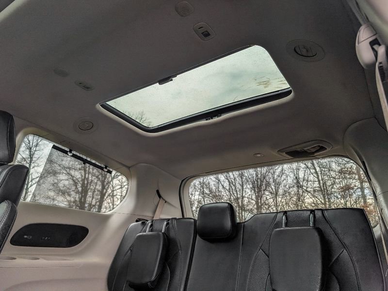 Used 2018 Chrysler Pacifica Limited w/ Advanced Safetytec Group image 13