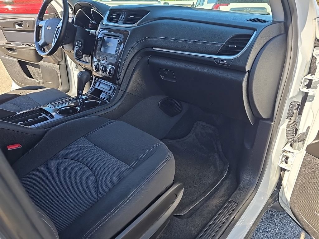 Used 2017 Chevrolet Traverse LT image 14