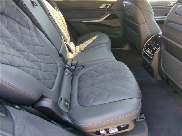 Used 2024 BMW X7 xDrive40i AWD/4WD image 19