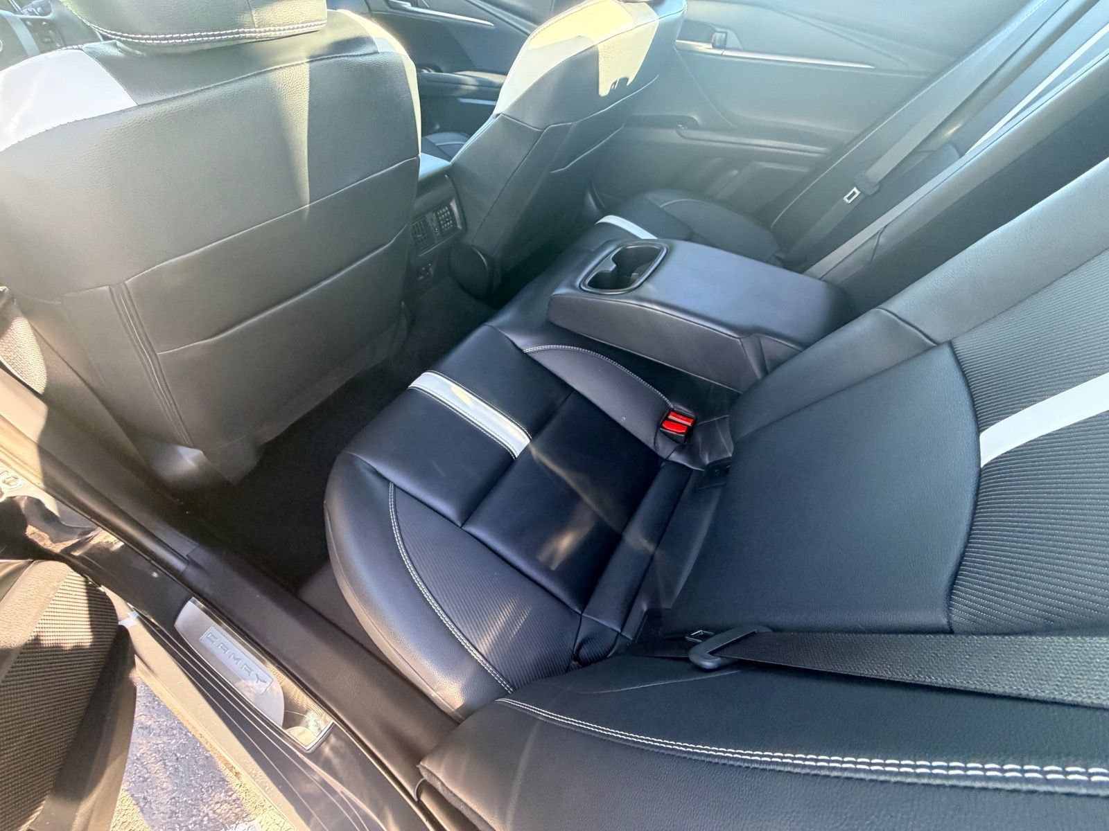 Used 2025 Toyota Camry SE w/ Convenience Package FWD image 13