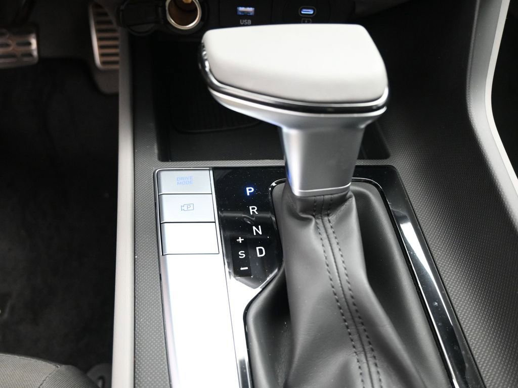 Used 2025 Hyundai Elantra Sport FWD image 13