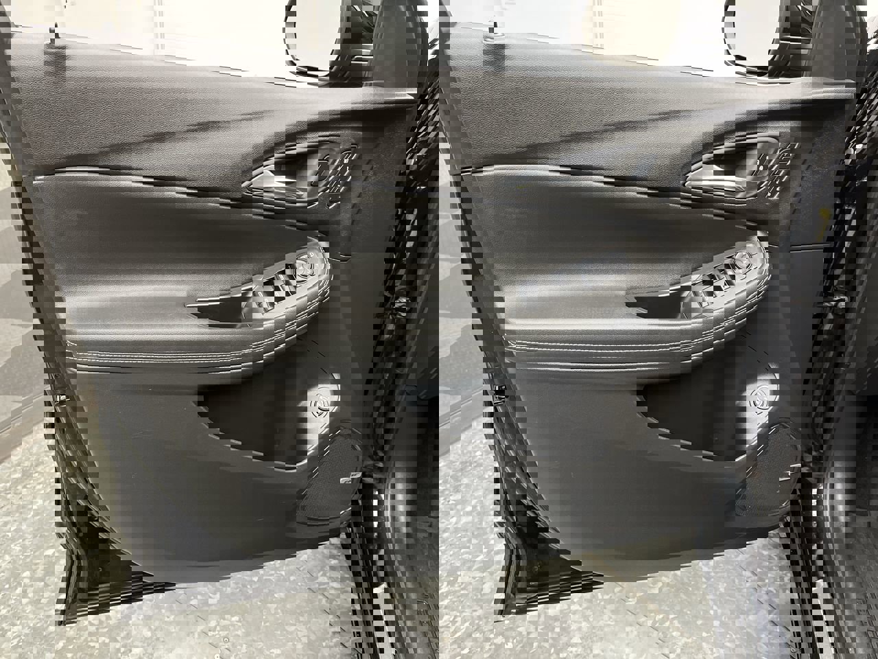 Certified 2025 Buick Encore GX Avenir w/ Avenir Technology Package AWD/4WD image 8