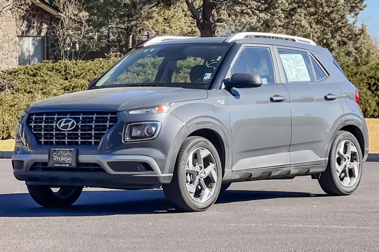 Certified 2025 Hyundai Venue SEL image 9